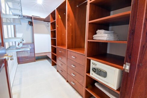 Villa for Sale in Cocotal Golf & Country Club Punta Cana Iana Rogova