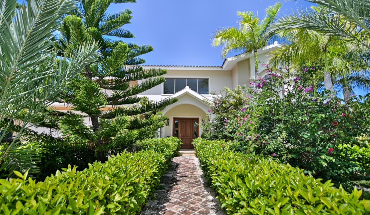 Villa for Sale in Cocotal Golf & Country Club Punta Cana Iana Rogova