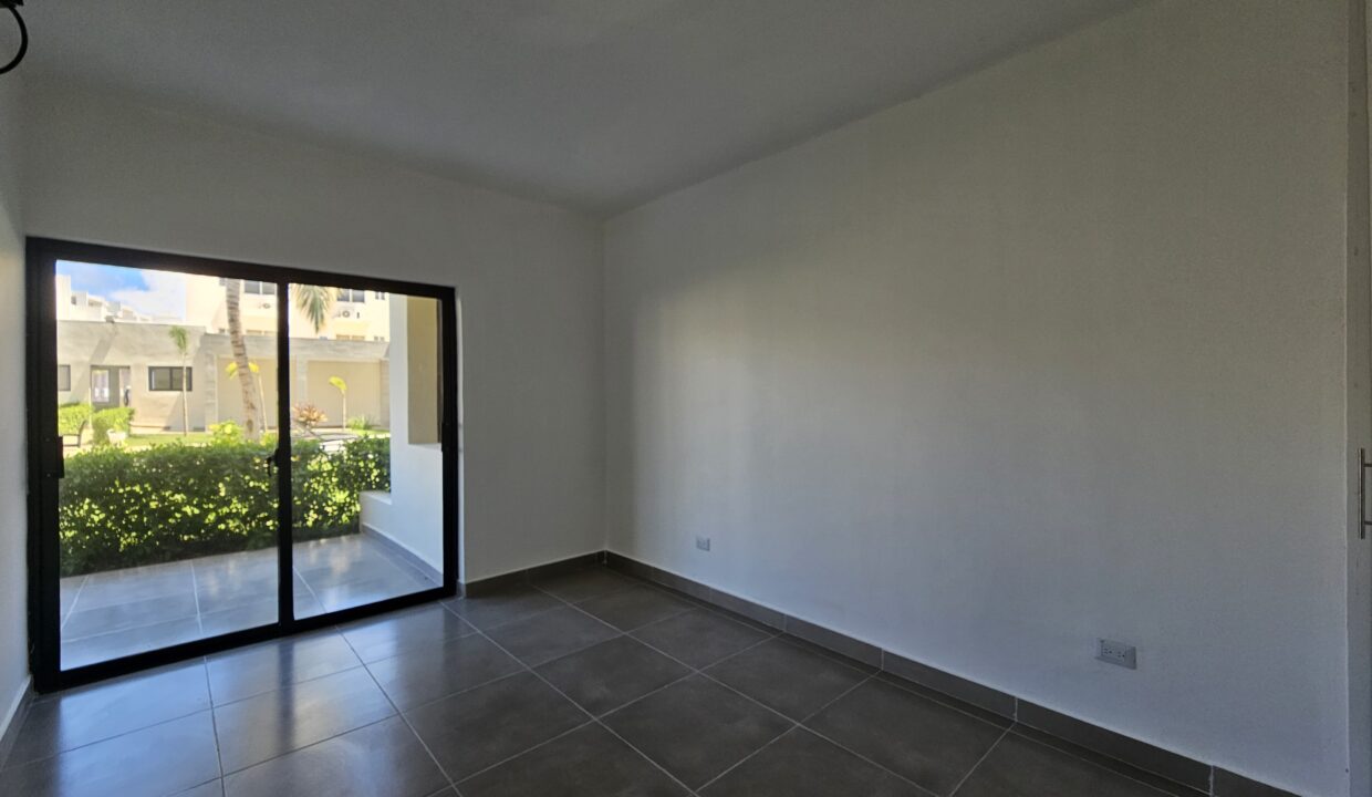 El_Cortecito_Galeria_condos_4