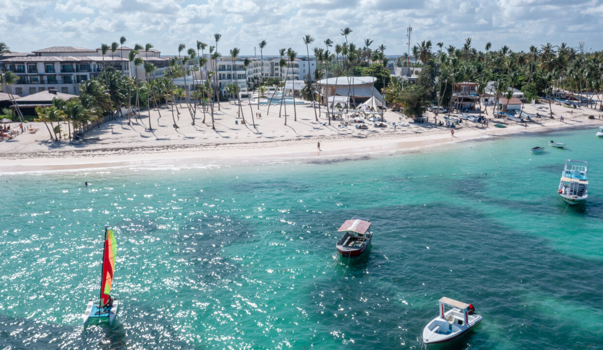 Punta Cana Beachfront Condo, Playa Coral Lopesan