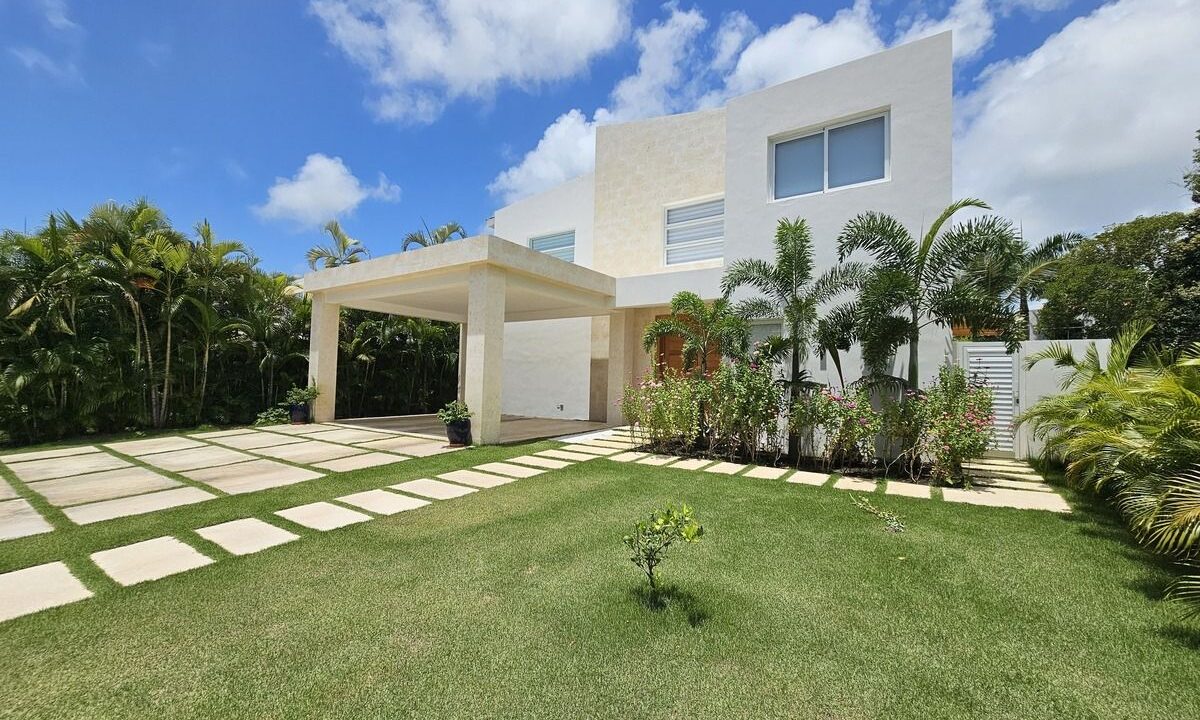 Jasmines 16. Stunning Two-Story Family Home in Prestigious Puntacana Village