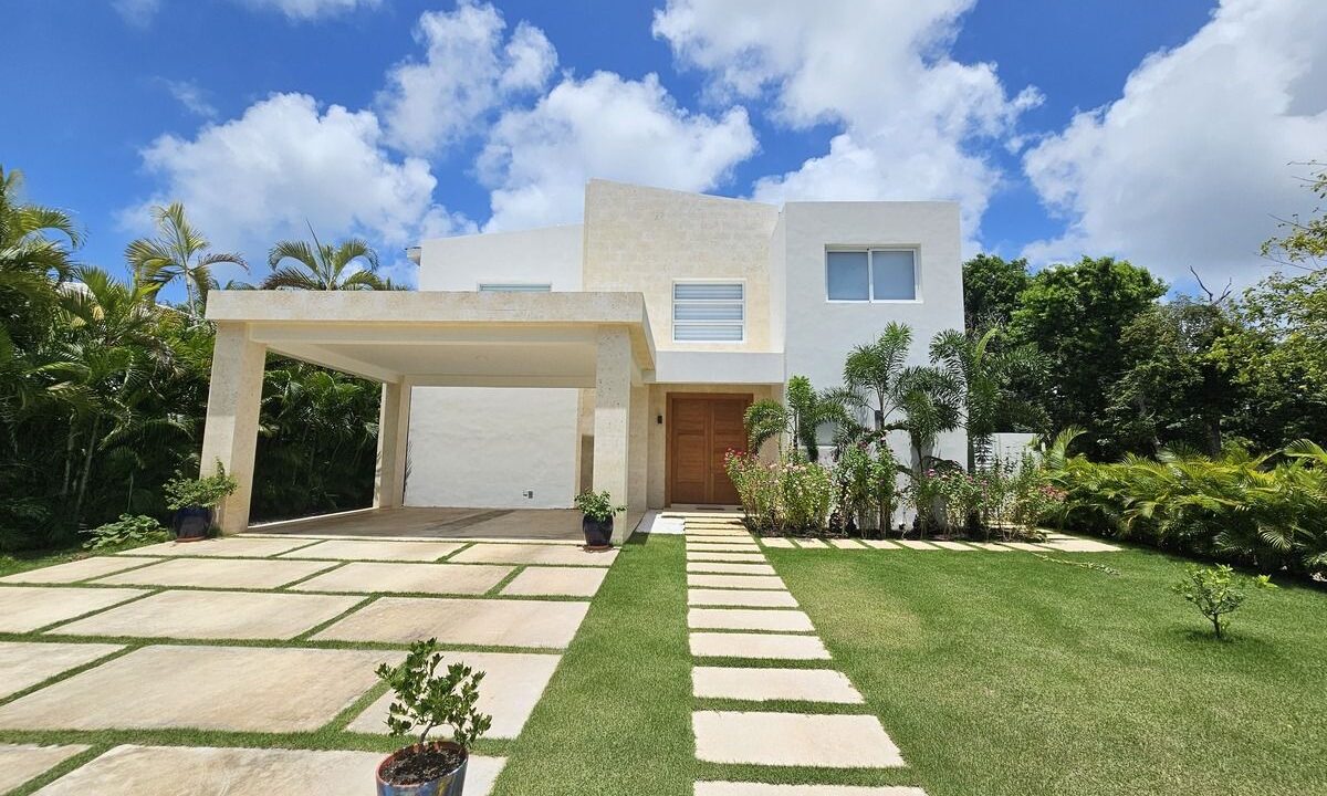 Jasmines 16. Stunning Two-Story Family Home in Prestigious Puntacana Village