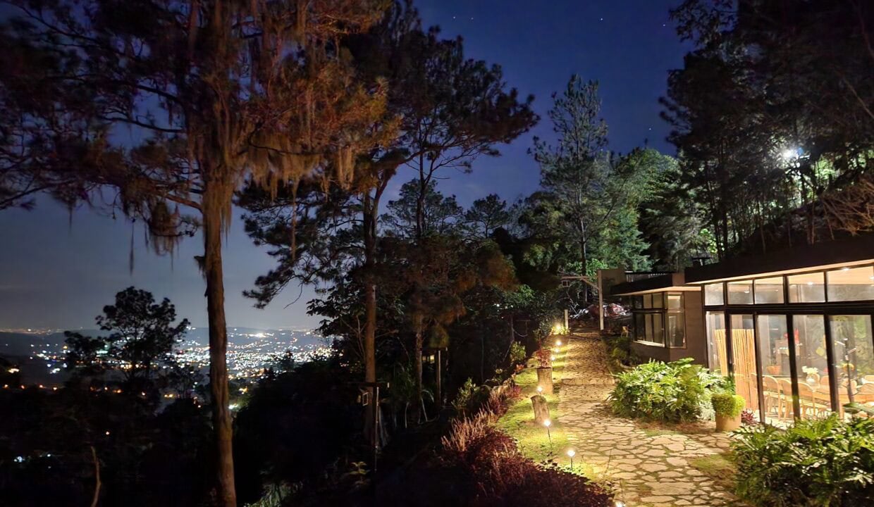 Villa surrounded by nature (18)