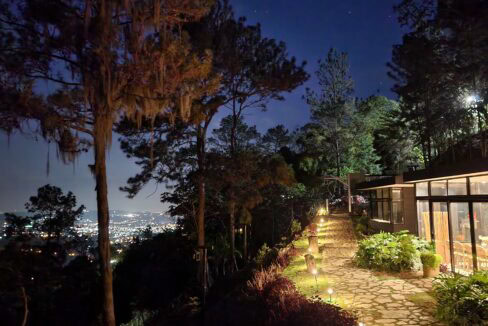 Villa surrounded by nature (18)