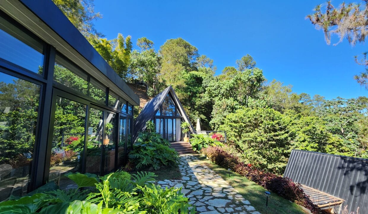 Villa surrounded by nature (20)