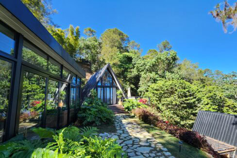 Villa surrounded by nature (20)