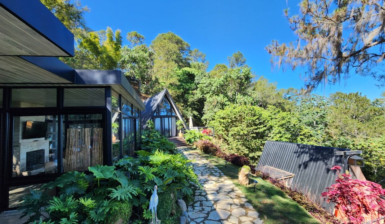 Villa surrounded by nature (21)