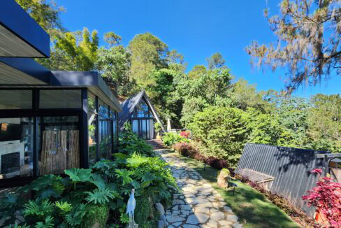Villa surrounded by nature (21)