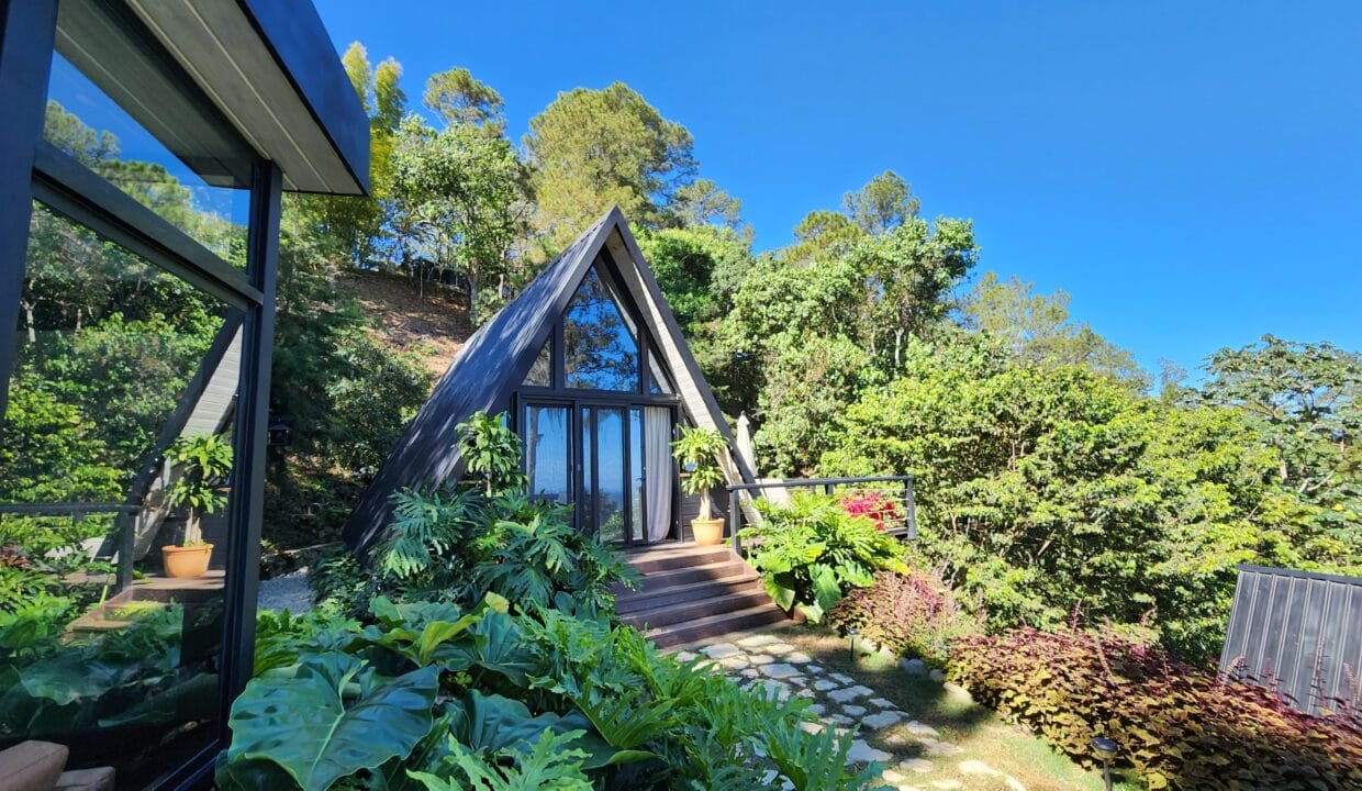 Villa surrounded by nature (22)