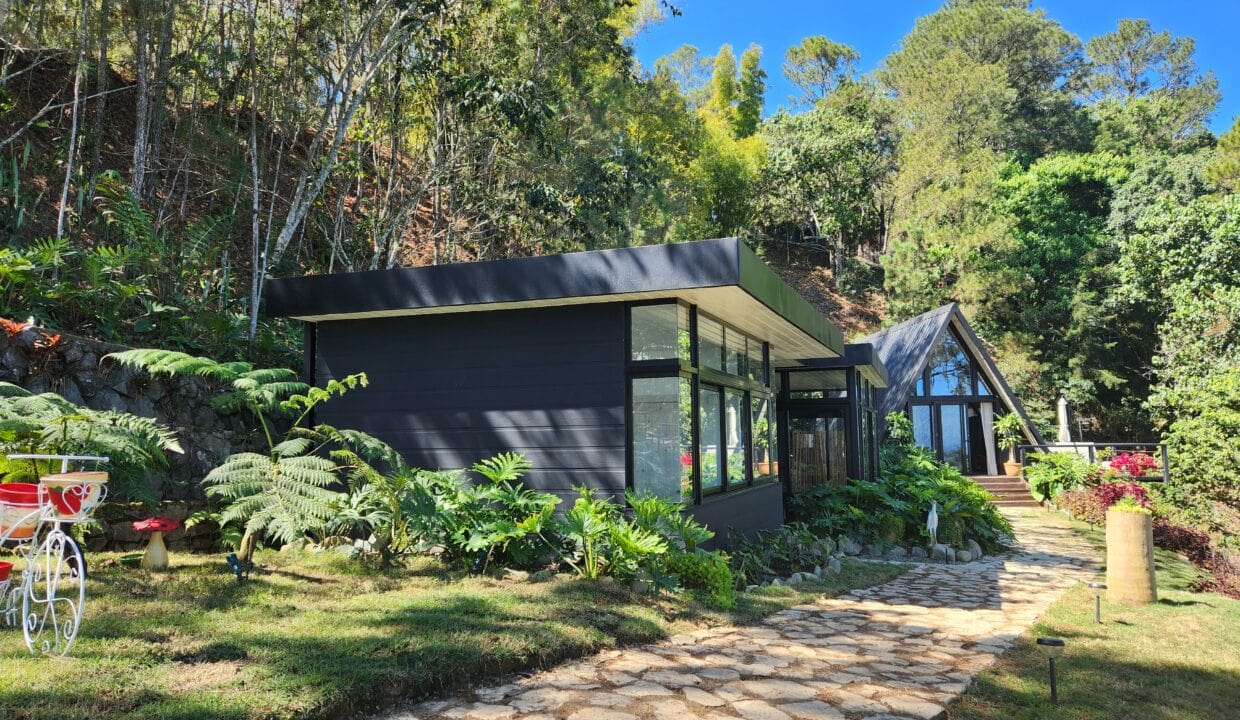 Villa surrounded by nature (26)