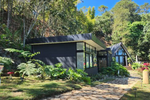 Villa surrounded by nature (26)