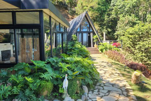 Villa surrounded by nature (27)