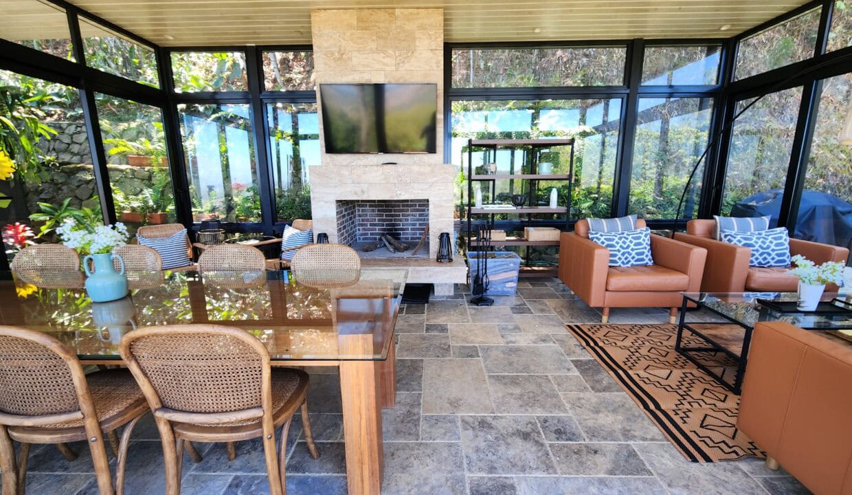 Villa surrounded by nature (32)