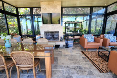 Villa surrounded by nature (32)