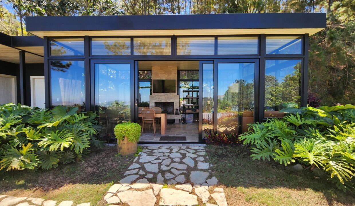 Villa surrounded by nature (33)
